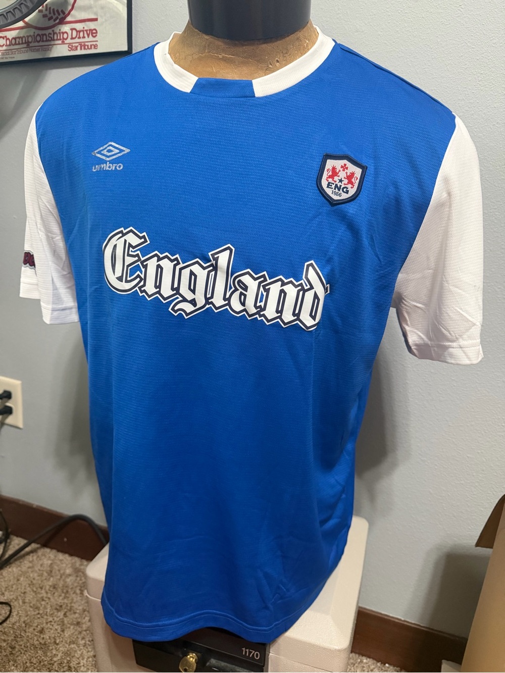 Umbro Mens XL England Crest Soccer Jersey in Royal Blue Custom Patches